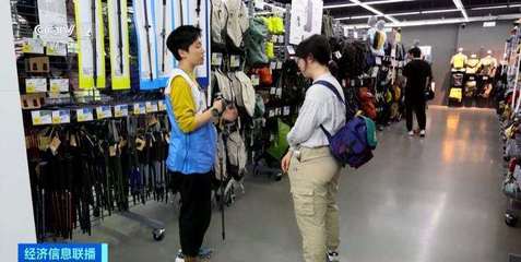 徒步登山熱帶火戶外用品市場，登山杖銷量同比暴漲900%